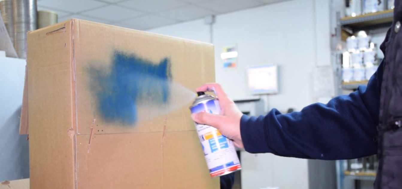 ¿Como fabricamos los sprays de pintura para coche personalizados?